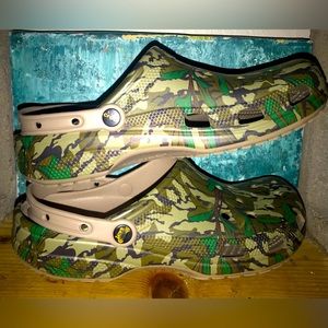 Crocs - size 10M - camouflage